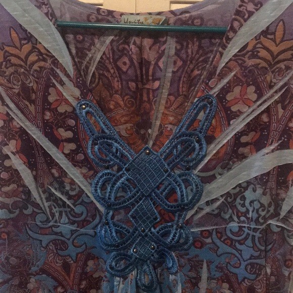 Unity V-neck Top - Picture 2 of 4